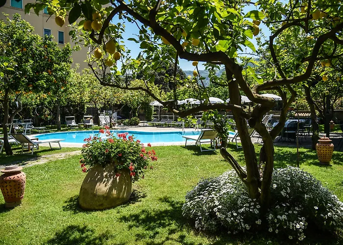 ホテル アンティケ ムラ 4*