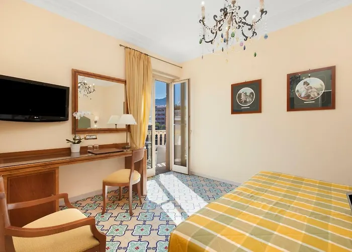 ホテル アンティケ ムラ 4*